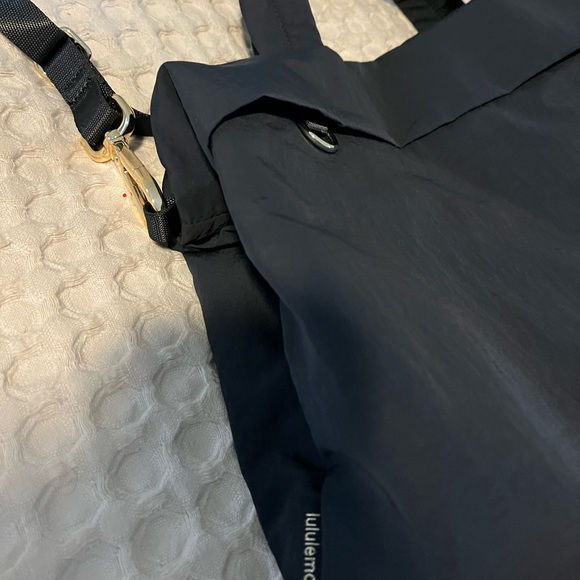 lululemon On My Level Tote Bag 20L
NWOT - Picture 4 of 6